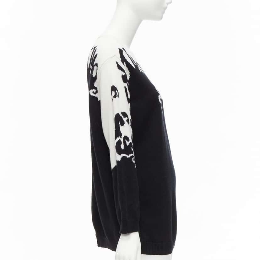 Valentino Garavani Waves Graphic Sweater Black Cashmere Never worn - Model View