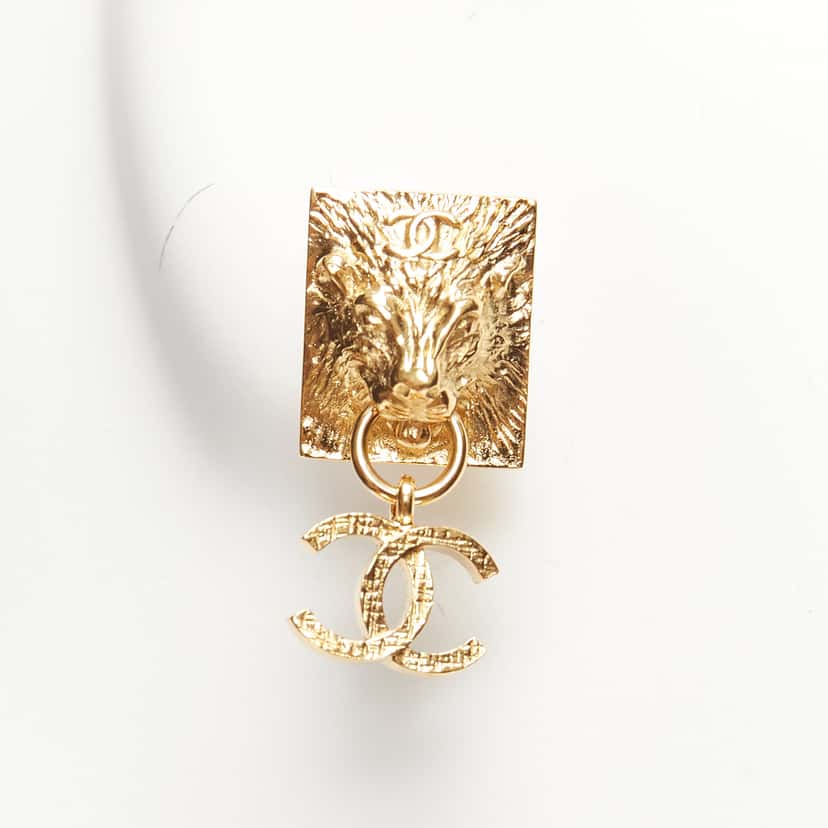 Chanel Lion Head Earrings Gold Metal Never worn - Box View