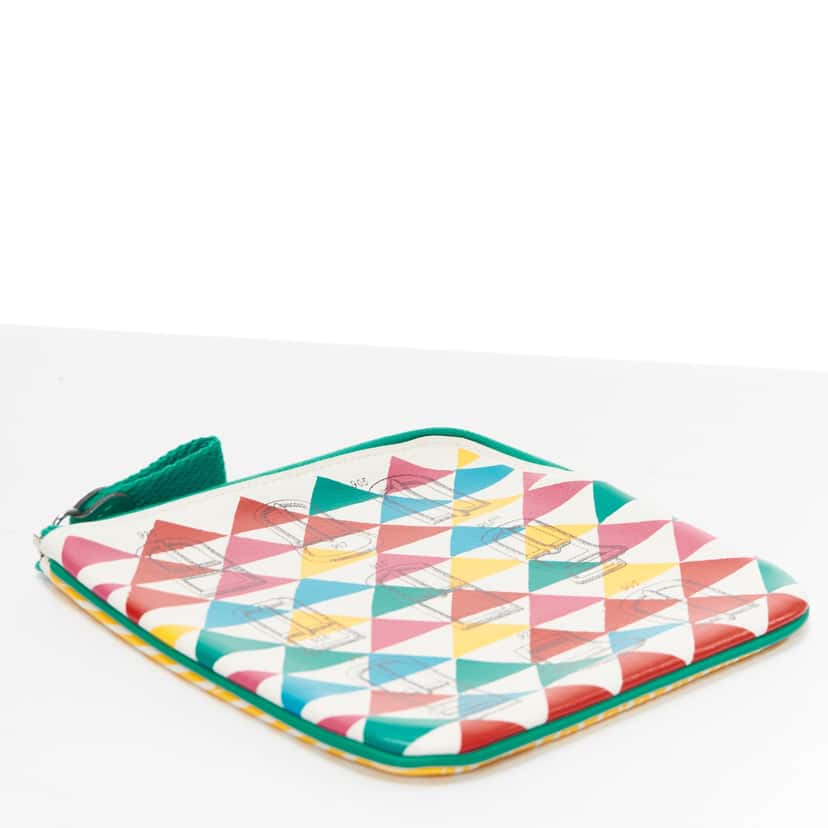 Hermès Carre pocket Pouch Green Leather Never worn - Model View