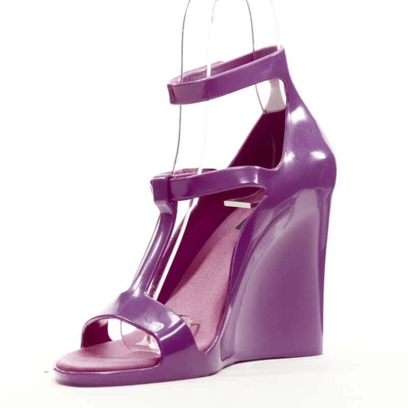 Louis Vuitton Purple Rubber Wedge Purple Rubber Never worn - Model View