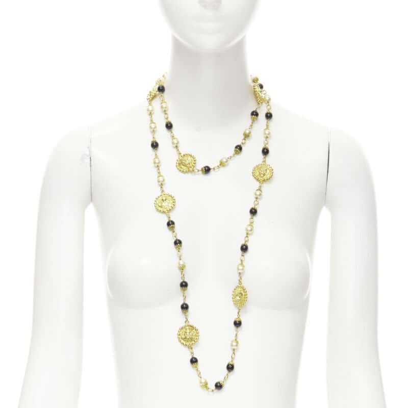 Chanel Lion Head Necklace Gold Metal Very good condition - Front View