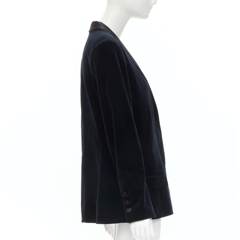 Chanel Velvet Tuxedo Blazer Navy Velvet Never worn - Model View