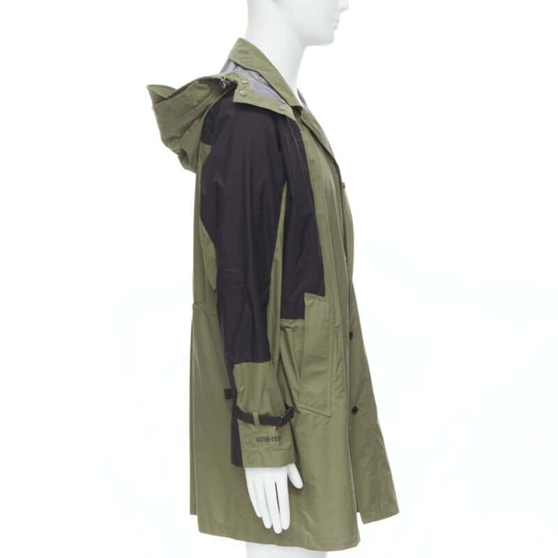 The North Face Green Gore Tex Raincoat Green Very good condition - Model View