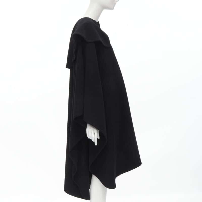 Comme Des Garcons Black Wool Poncho Cape Black Wool Never worn - Model View