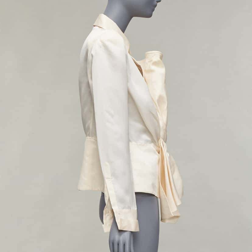 Gianfranco Ferré Bow Detail Jacket Beige Silk Very good condition - Model View
