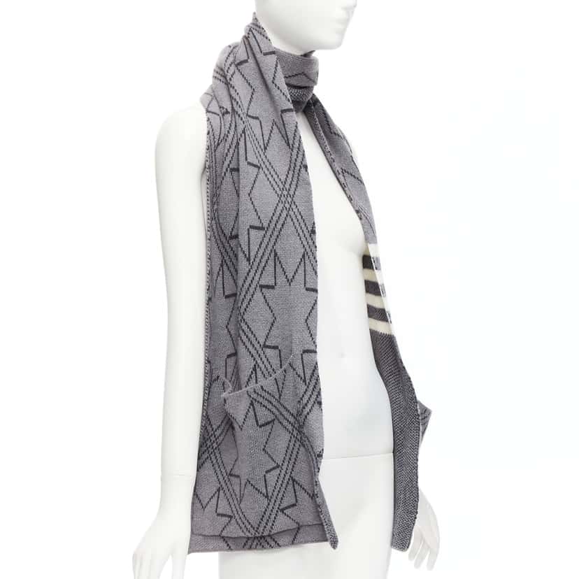 Thom Browne Graphic Star Scarf Grey Very good condition - Inside View