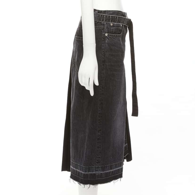 Sacai Denim Pleats Shorts Black Cotton Never worn - Model View