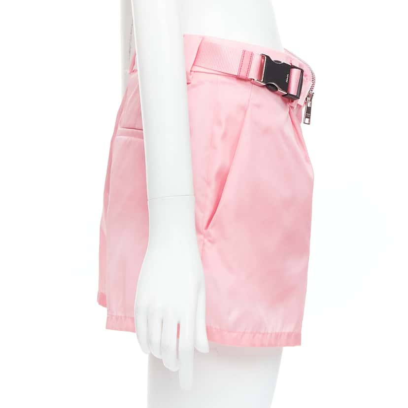 Prada Logo Pouch Shorts Pink Very good condition - Model View