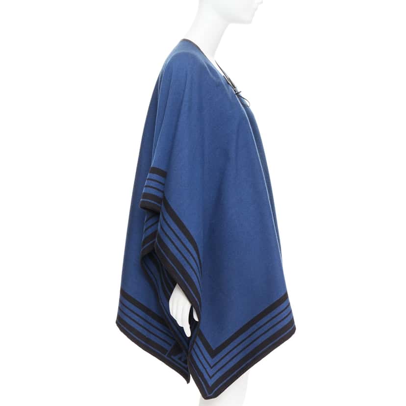 Louis Vuitton Cashmere Tassel Poncho Blue Cashmere Good condition - Model View