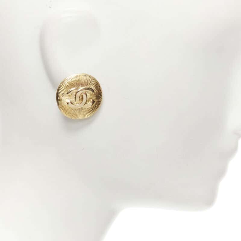 Chanel Starburst Clip Earrings Gold Metal Very good condition - Inside View