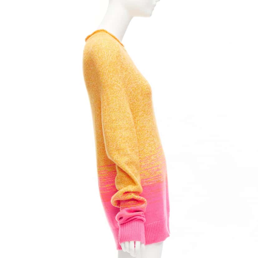 Hermès Degrade Loose Neck Orange Cashmere Never worn - Model View