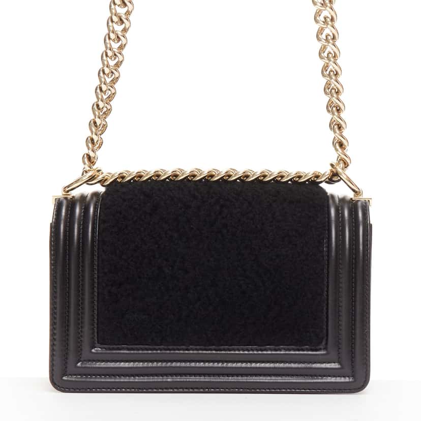 Chanel Boy Small Black Leather Very good condition - Model View