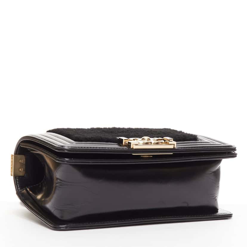 Chanel Boy Small Black Leather Very good condition - Box View