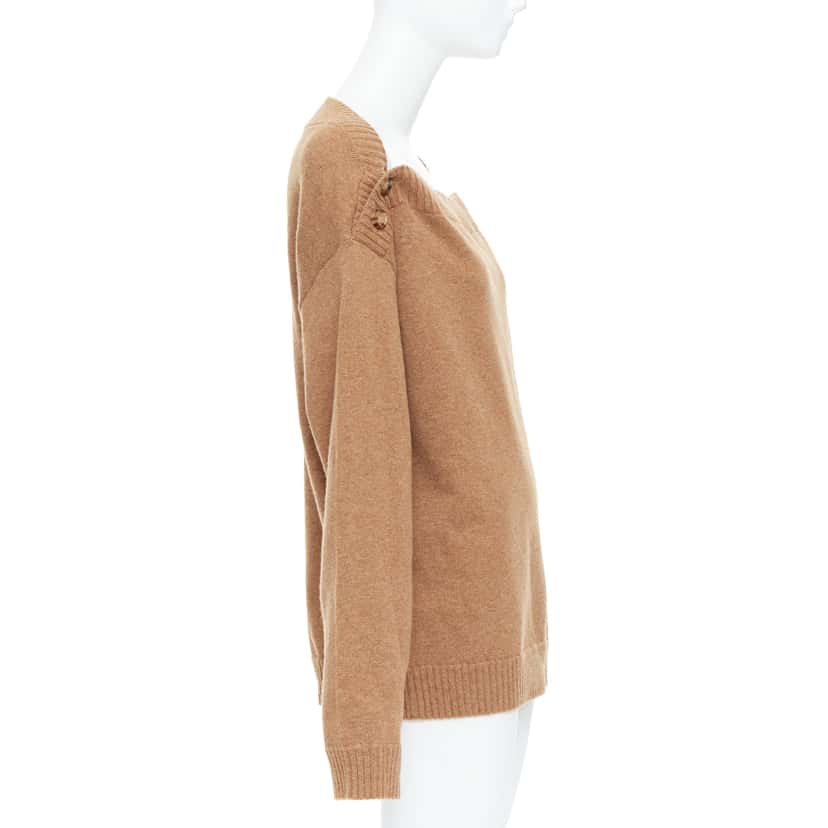Burberry Horn Button Sweater Brown Wool Never worn - Model View
