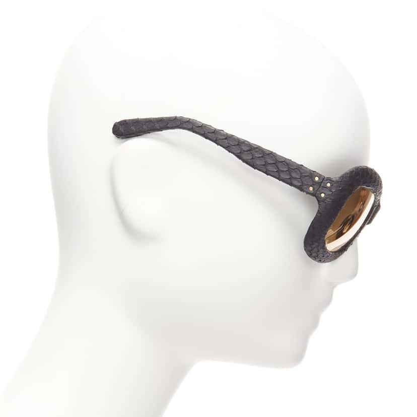 Linda Farrow Scaled Gold Sunglasses Black Very good condition - Model View