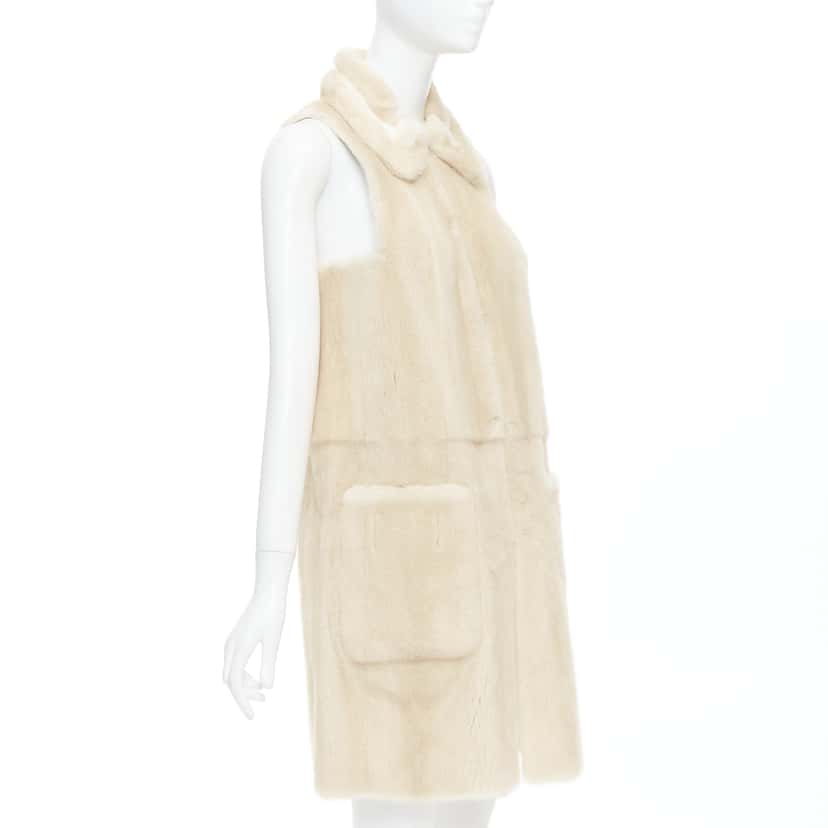 Fendi Beige Fur Metallic Vest Beige Fur Very good condition - Model View