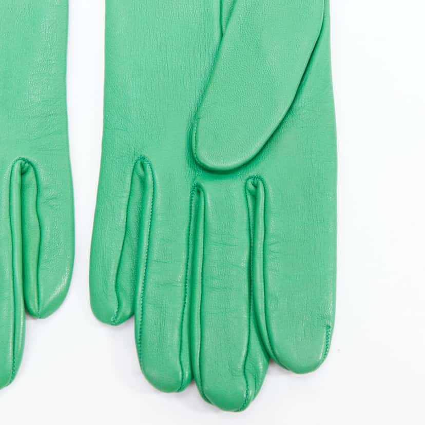Hermès Pink Stud Gloves Green Leather Very good condition - Model View