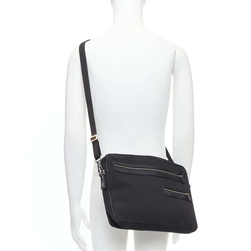 Gucci Pink Wraparound Clutch Black Very good condition - Back View