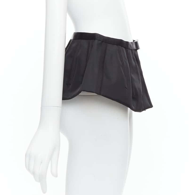 Prada Medusa Oval Black Belt Black Very good condition - Model View