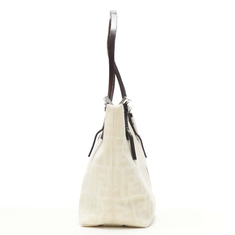 Fendi Latch Saddle Bag Beige Good condition - Model View