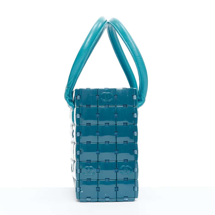 Chanel Puzzle Stitch Tote Blue Leather Good condition - Model View