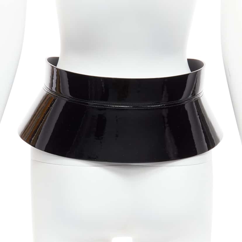 Louis Vuitton Cowhide Gold Buckle Belt Black Very good condition - Box View