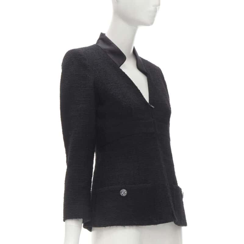 Chanel Tweed Collar Jacket Black Wool Never worn - Model View