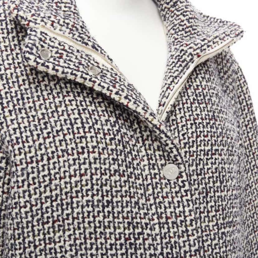 Chanel Reversible Tweed Puffer Coat White Wool Good condition - Back View