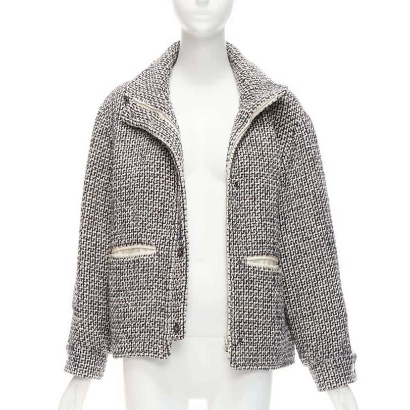 Chanel Reversible Tweed Puffer Coat White Wool Good condition - Inside View