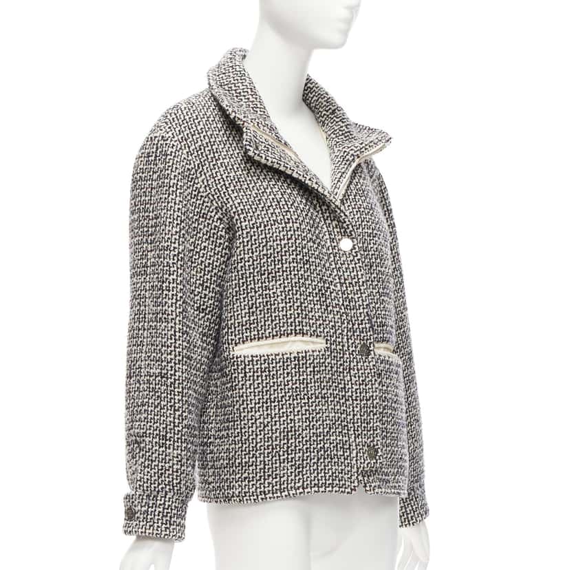 Chanel Reversible Tweed Puffer Coat White Wool Good condition - Model View