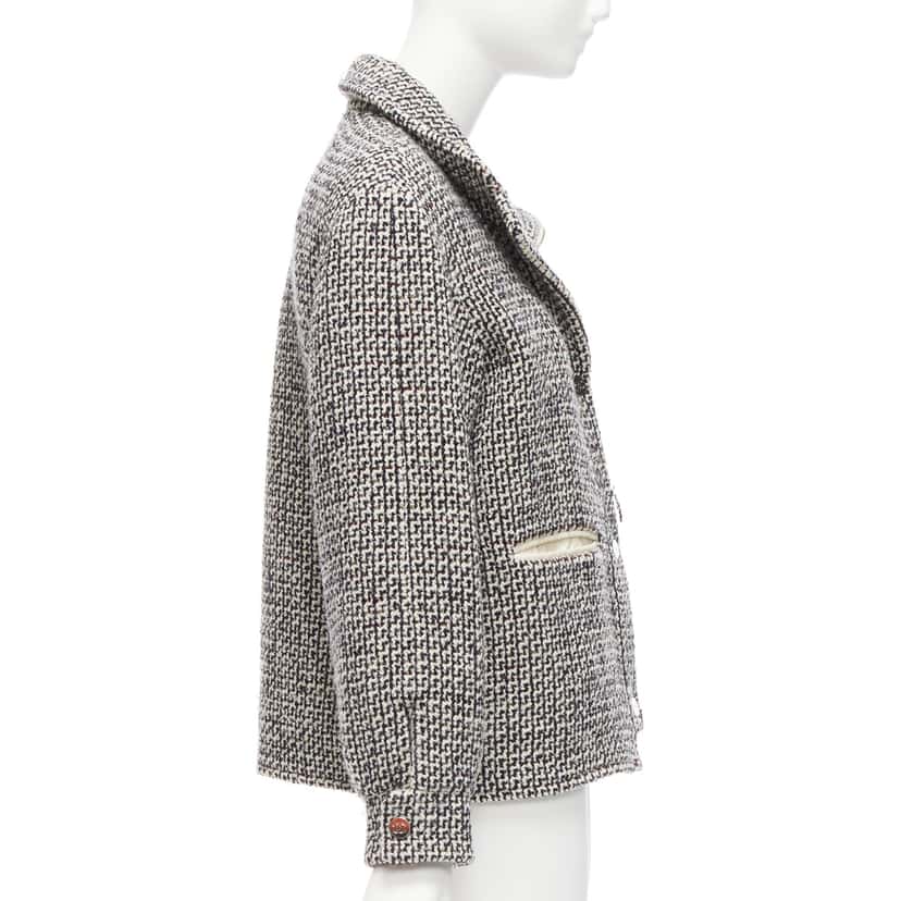 Chanel Reversible Tweed Puffer Coat White Wool Good condition - Box View