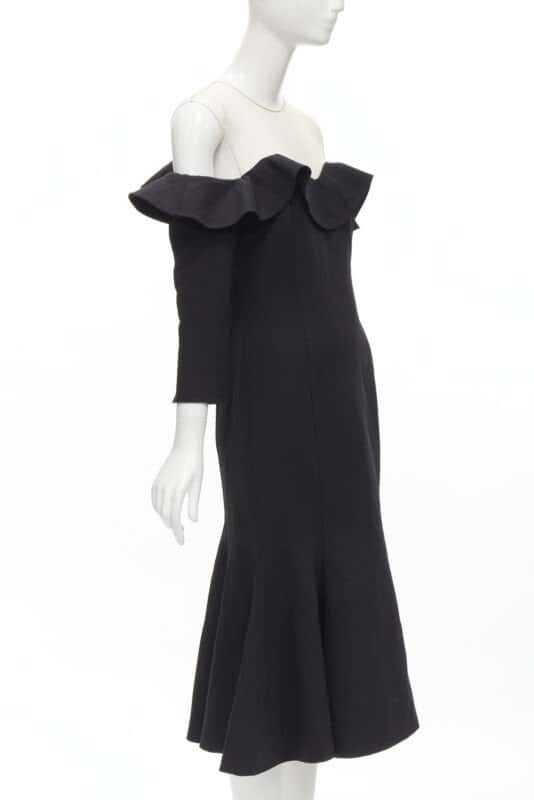 Oscar De La Renta Ruffle Flute Dress Black Wool Never worn - Inside View