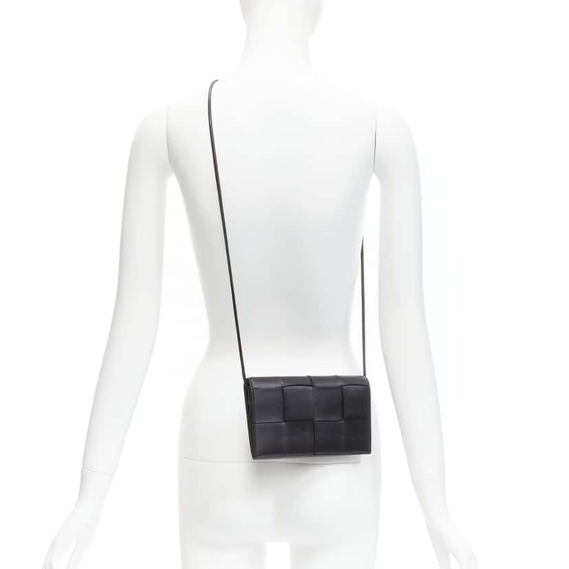 Bottega Veneta Cassette Black Leather Good condition - Back View