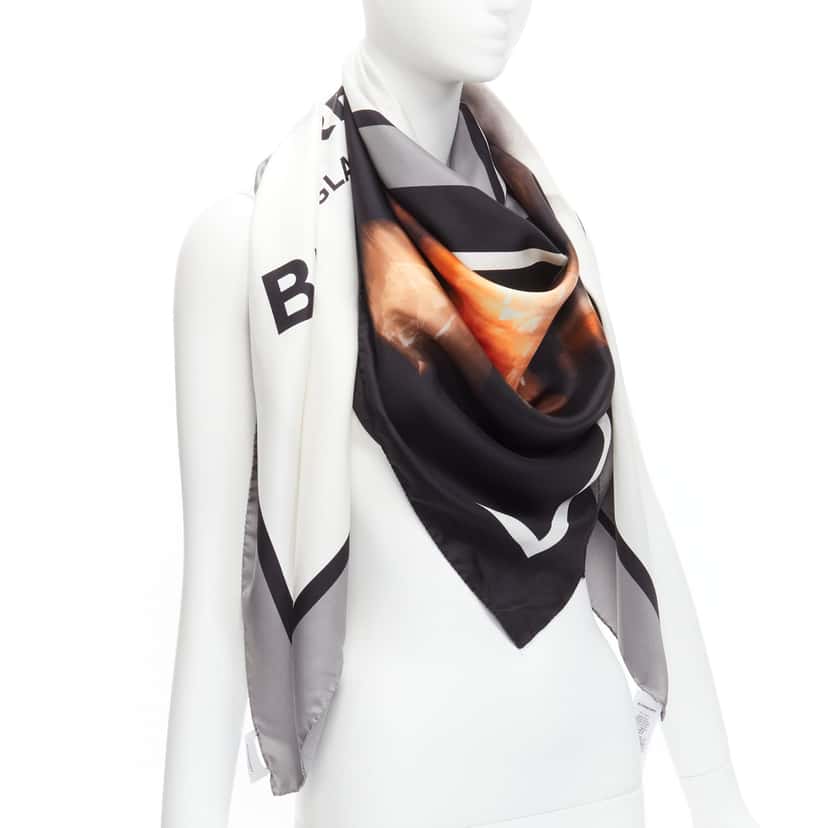 Burberry Unicorn Print Scarf MultiColor Silk Never worn, with tag - Inside View