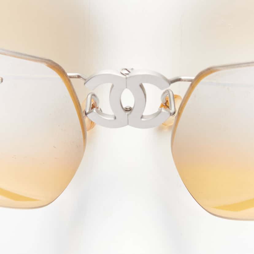 Chanel CC Cyber Sunglasses Yellow Metal Very good condition - Back View