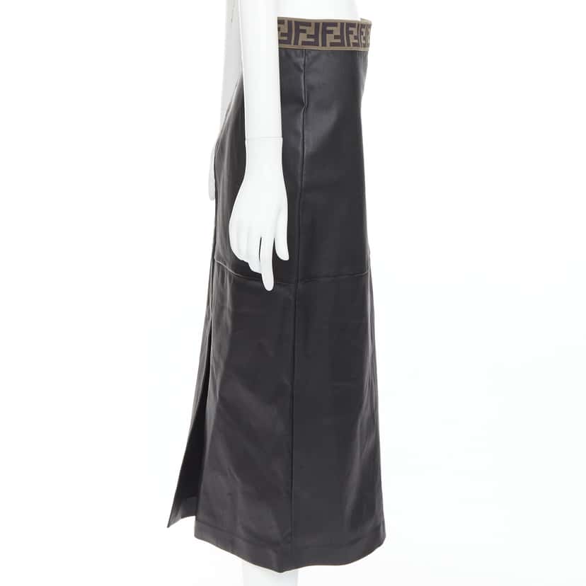 Fendi Gonna Black Leather Never worn, with tag - Model View