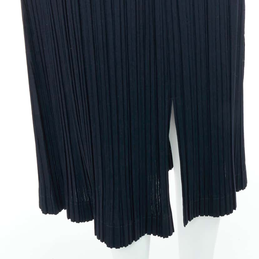 Issey Miyake Pleated Wool Skirt Black Wool Very good condition - Back View