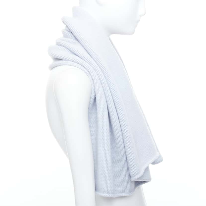 Hermès Bleu Glacier blanket scarf Blue Never worn, with tag - Model View