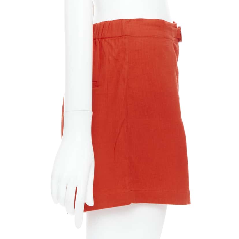 Hermès Buckle Pleated Shorts Red Cotton Never worn - Model View