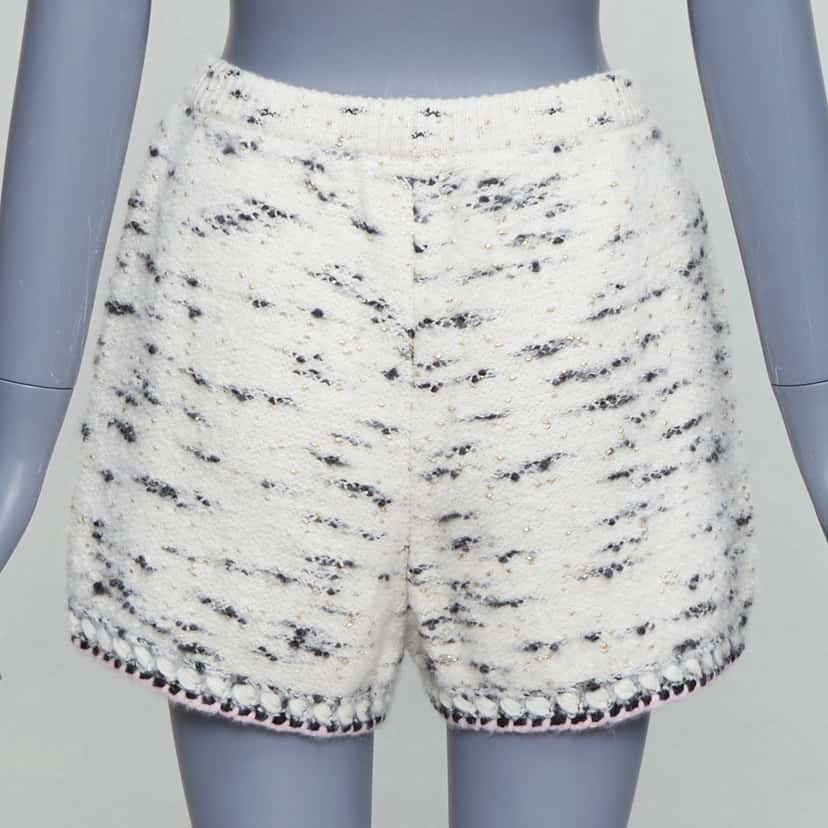 Chanel Tweed Knit Shorts Beige Wool Very good condition - Box View