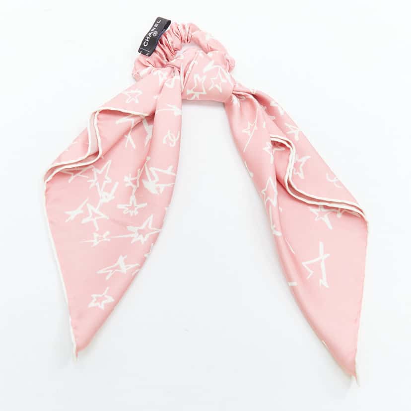 Chanel Silk Star Scrunchie Pink Very good condition - Model View