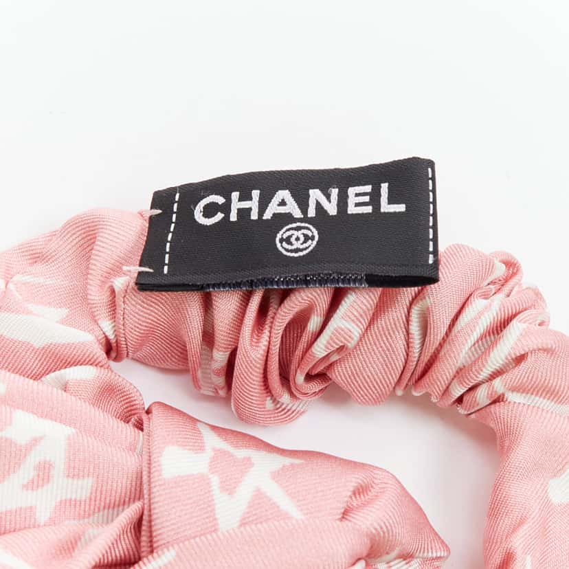Chanel Silk Star Scrunchie Pink Very good condition - Box View