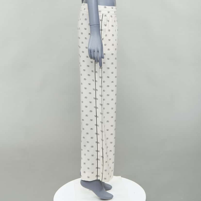 Valentino Garavani Trim Waist Pants Ecru Silk Never worn - Model View