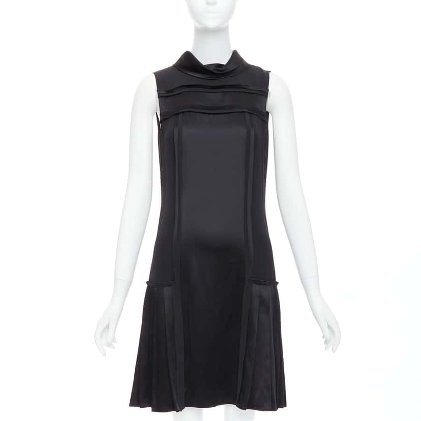 Oscar De La Renta Foldover Collar Dress Black Silk Very good condition - Front View