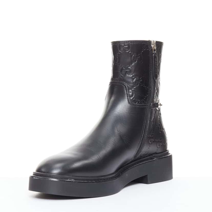 Gucci P00963900 Black Leather Very good condition - Model View
