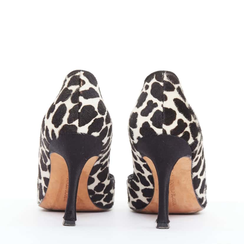 Manolo Blahnik Cow Spot Pumps Black Leather Very good condition - Box View
