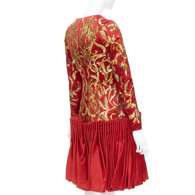 Alexander Mcqueen Sequin Pleat Dress Red Silk Very good condition - Model View
