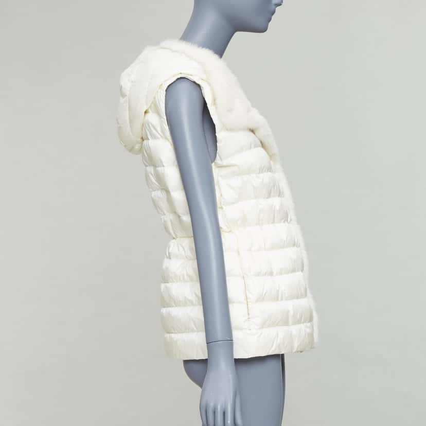 Moncler Beurre Gilet Ecru Very good condition - Model View