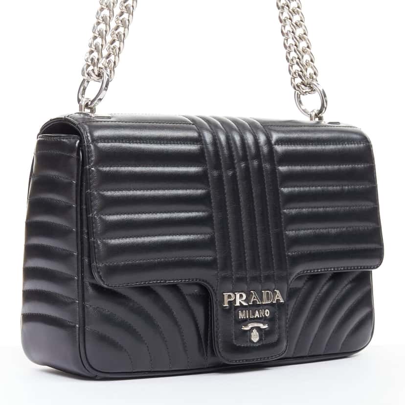 Prada Diagramme Black Leather Very good condition - Inside View