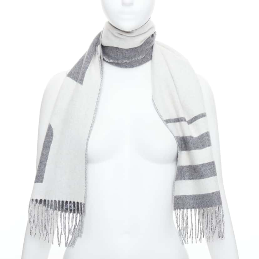 Hermès Horse Head Scarf Grey Cashmere Never worn - Front View